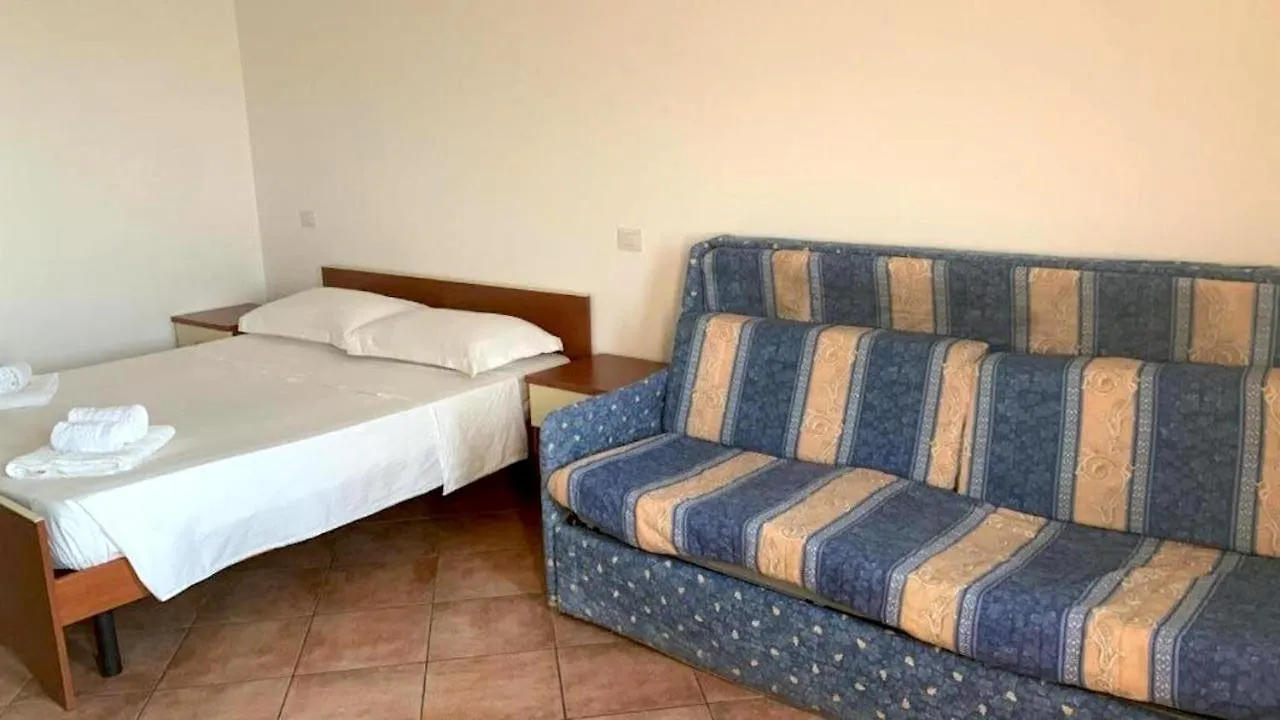 Cancelletto # Bed and Breakfast Assemini 0*,  Italia